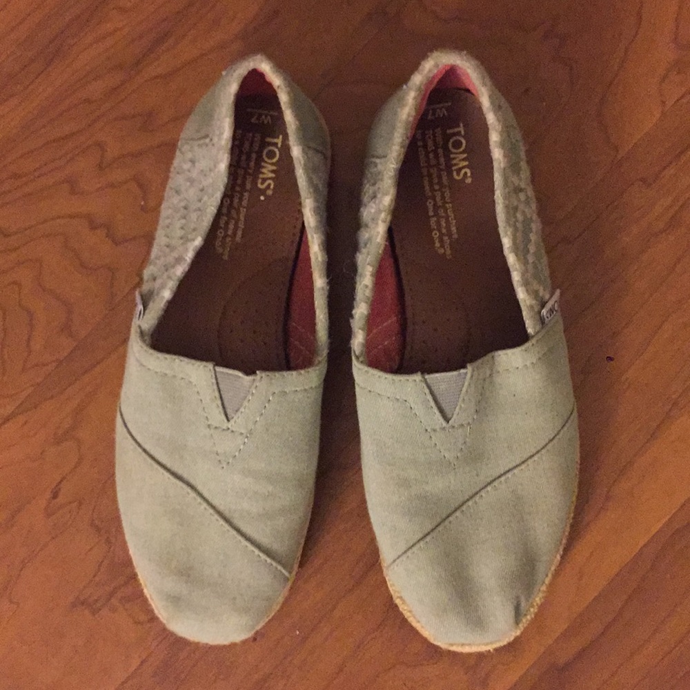Toms - Picture 3 of 3